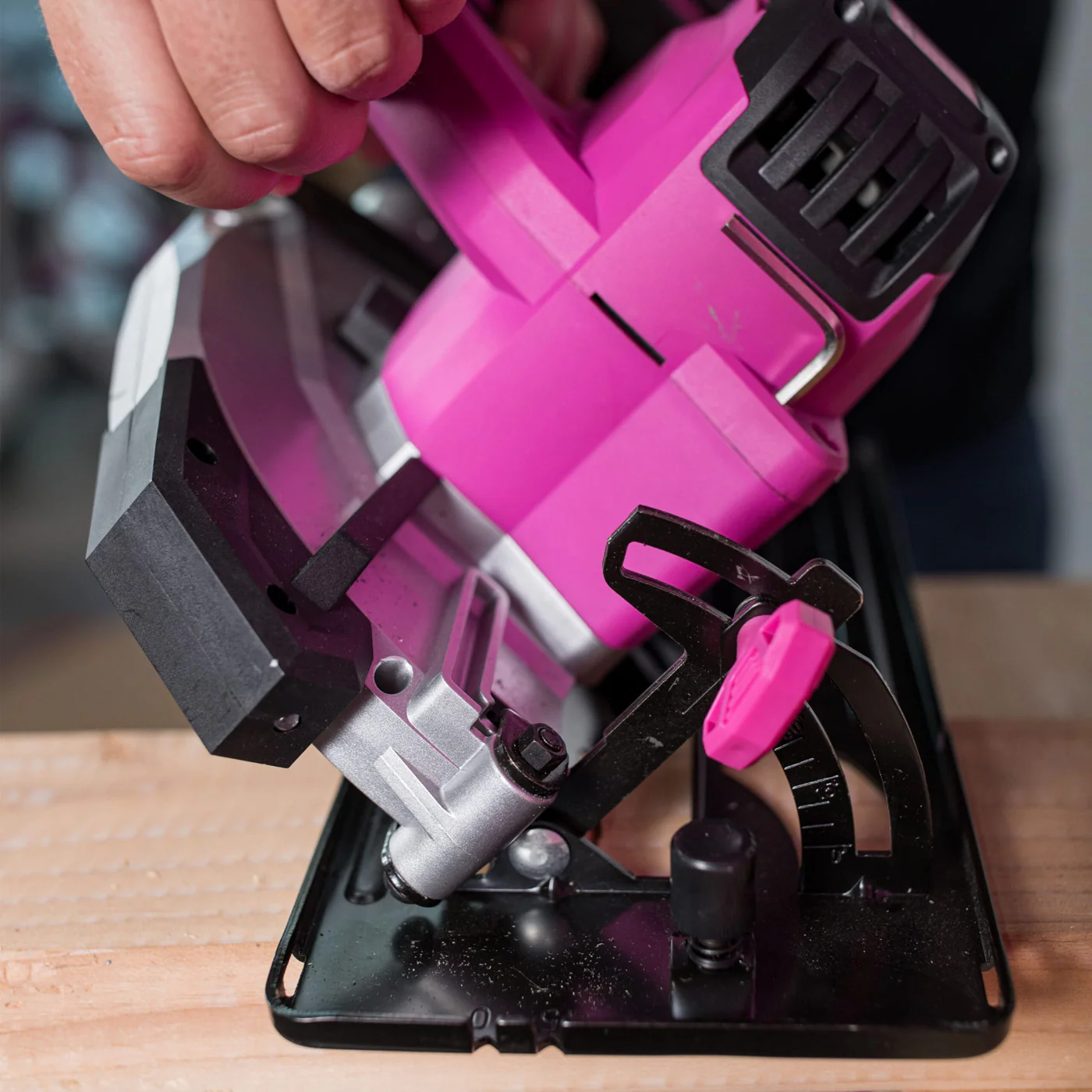 20-Volt 7-1/4-Inch Left Blade Cordless Circular Saw - Image 7